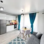 Turquoise Nord10 - Pool N Parking Apartment Mamaia